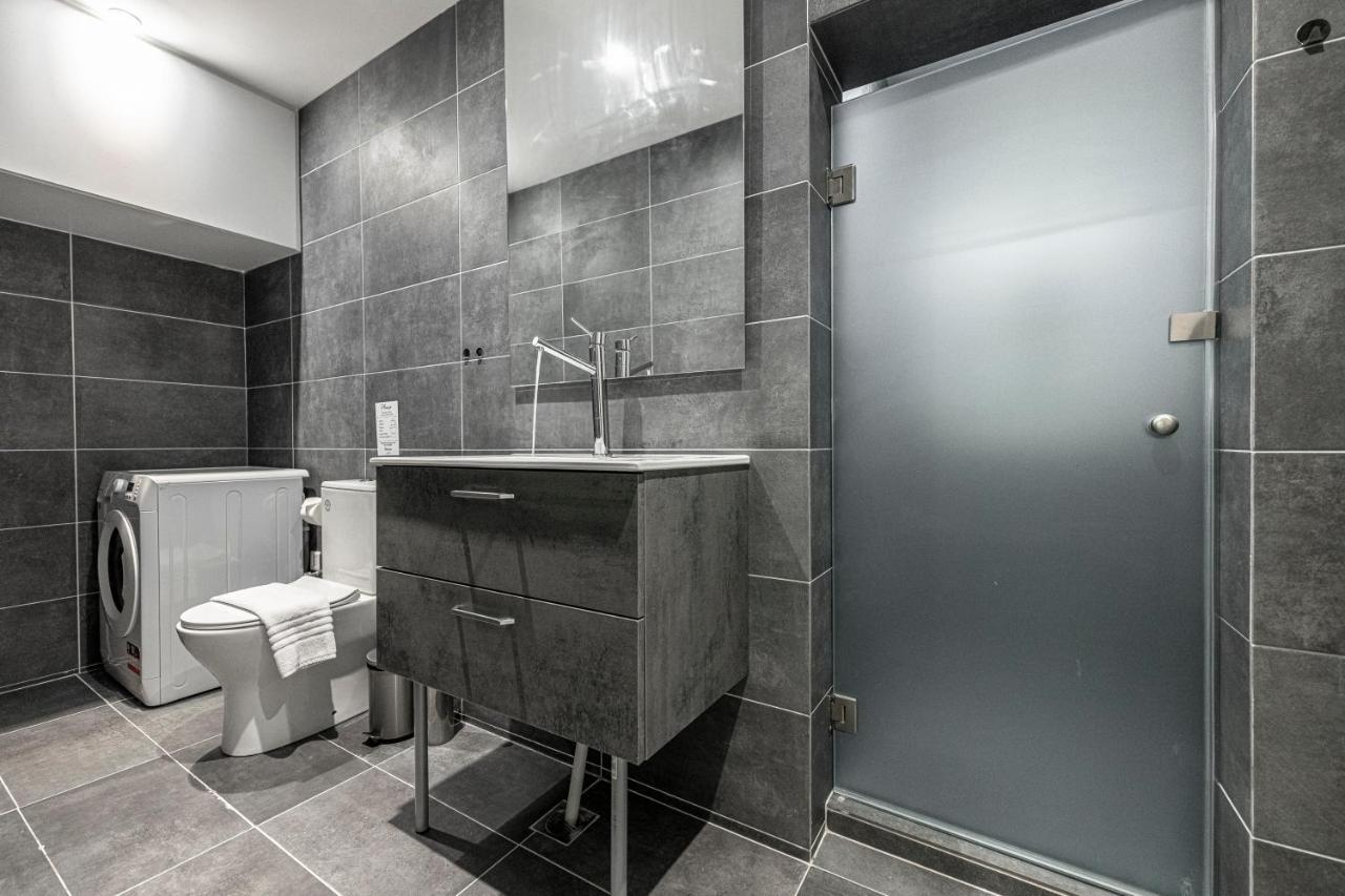 Phaedrus Living: City Center Luxury Flat Loukianou Atény Exteriér fotografie